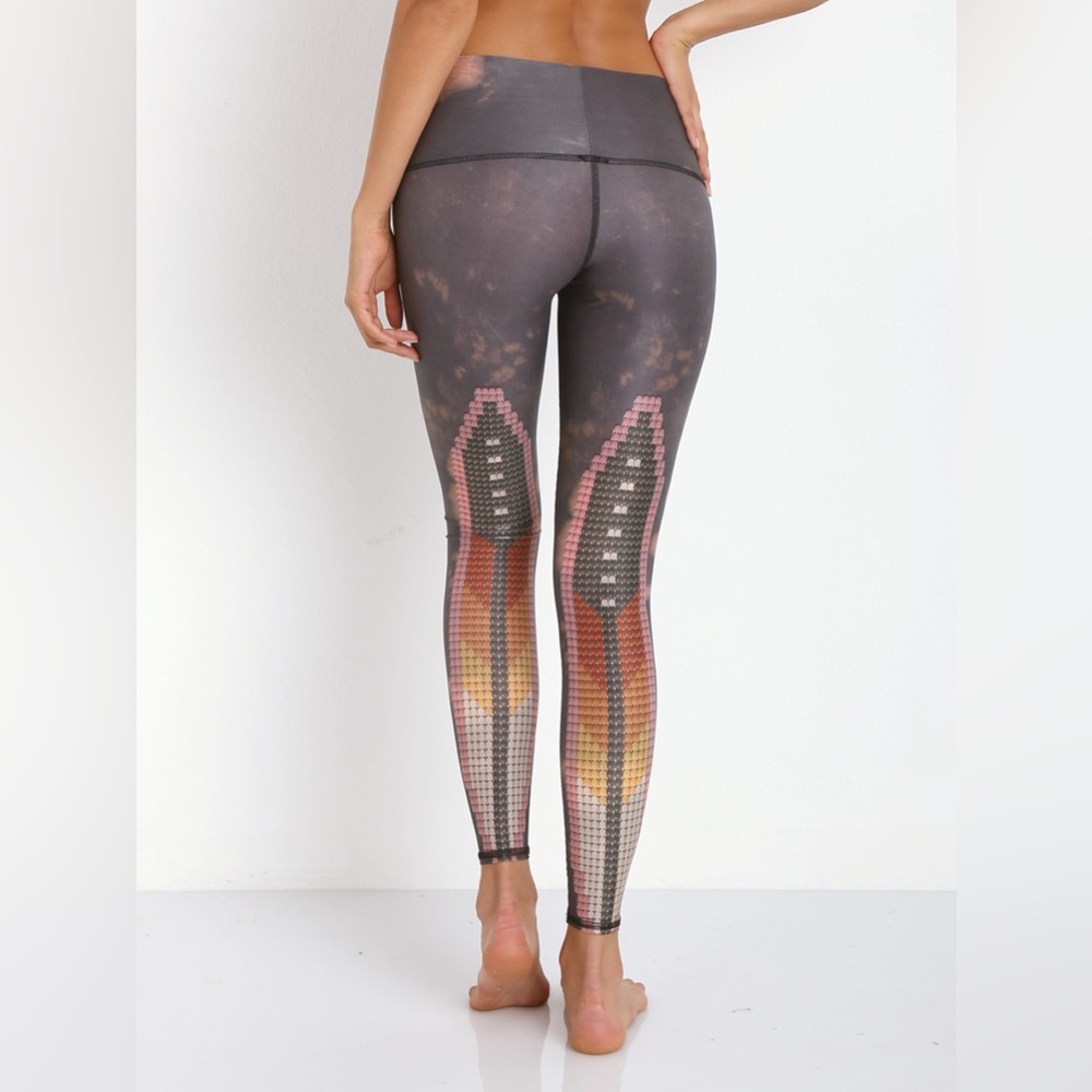 Teeki Sacred Feather Hot Pant leggings